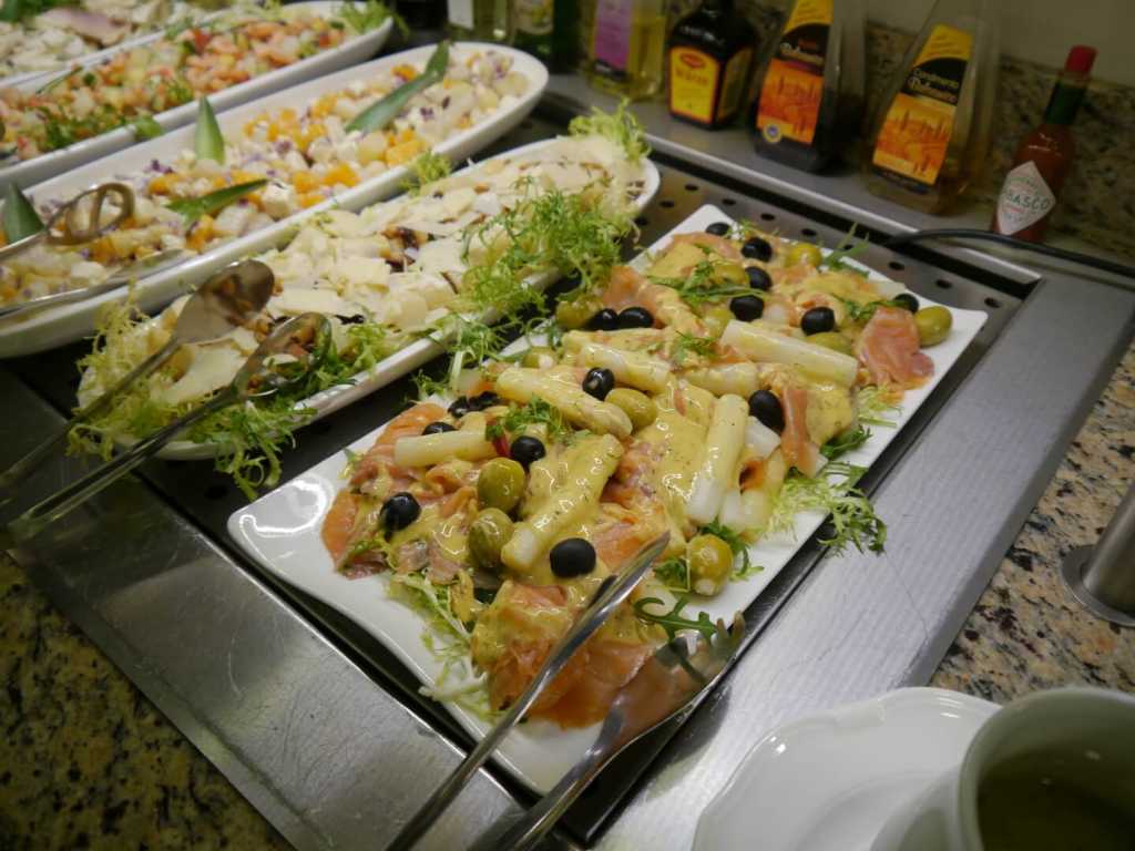 Frisch Zubereitete Mahlzeiten am Buffet vom Landhuus Laurenz im Münsterland.