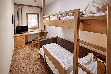 Das Hochbett für zwei Kinder im Familienappartement des Familienhotels Habachklause im Salzburger Land.
