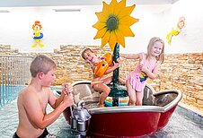 Kinderschwimmbecken mit Planschbereich im Familienhotel Engel im Hochschwarzwald.