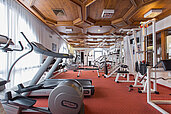 Blick in das hausinterne Fitnessstudio im Familienhotel Das Kaltschmid in Tirol