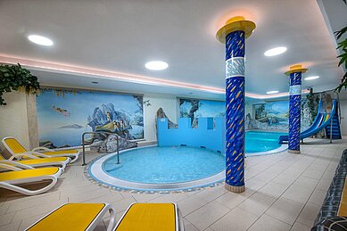 Der Indoor-Pool im Familienhotel Zauchenseehof im Salzburger Land