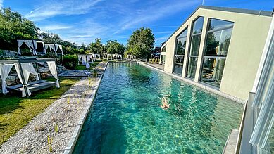 Großer Naturpool im Ulrichshof im Bayerischen Wald