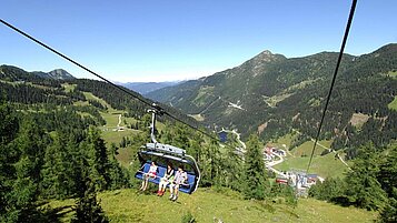 Mit der Gamskogelbahn auf den Berg am Familienhotel Zauchenseehof im Salzburger Land