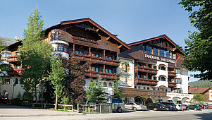 Sommeransicht auf das Familienhotel Das Kaltschmid in Seefeld Tirol.