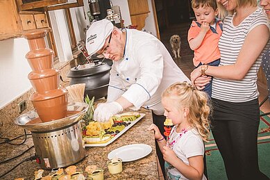 Frisches Obst und Gemüse am Buffet des Familienhotels Landgut Furtherwirt in Tirol.