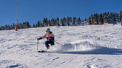 Familienspaß auf der Skipiste im Familienhotel Elldus Resort im Erzgebirge