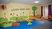 Kleinkind und Babyspielbereich "Käferl Krabbel Garten" im Familienhotel Schreinerhof.