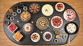 Frühstücksbuffet mit frischen Lebensmitteln und großer Auswahl im Familienhotel Bella Vista in Südtirol.