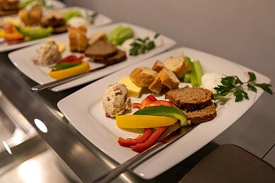 Das angerichtete Buffet im Familienhotel Ottonenhof im Sauerland.