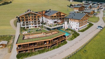 Neuer Anbau mit Infinity Pool im Almfamilyhotel Scherer