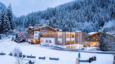 Winteransicht vom Familienhotel Habachklause im Salzburger Land