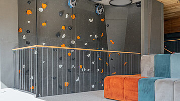 Neue Kletterwand für Kinder und Teens im Alpenhotel Kindl