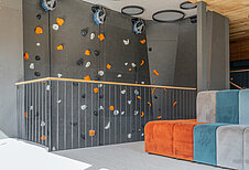 Neue Kletterwand für Kinder und Teens im Alpenhotel Kindl