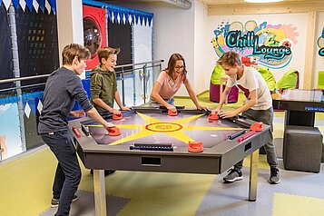 Der Teens-Club mit vielen Spielen für Teenager im Familienhotel Zauchenseehof im Salzburger Land