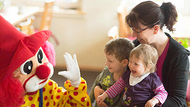 Die Babybetreuung mit dem Happy im Familienhote4l Ottonenhof im Sauerland.