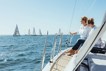 Die Segelyacht "Strandkind" des Familienhotels Strandkind.