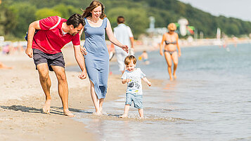 Ein Familienspaziergang an den Stränden der Ostsee.