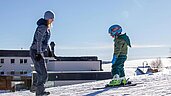 Kinderskischule im Familotel Elldus Resort im Erzgebirge.