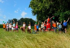 Der Hapy-Club ist als Camp in der Natur unterwegs und die Betreuer vom Familienhotel Ulrichshof sind natürlich mit dabei