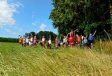 Der Hapy-Club ist als Camp in der Natur unterwegs und die Betreuer vom Familienhotel Ulrichshof sind natürlich mit dabei