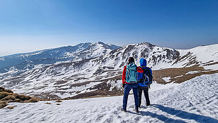 Wandern im Winter in der Steiermark.