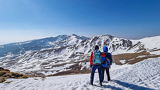 Wandern im Winter in der Steiermark.