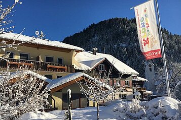 Winterliche Aufnahme des Familienhotels Spa- & Familien-Resort Krone.