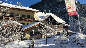 Winterliche Aufnahme des Familienhotels Spa- & Familien-Resort Krone.