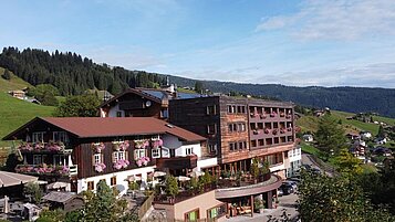 Außenansicht des Neubaus im Familienhotel Alphotel im Allgäu.