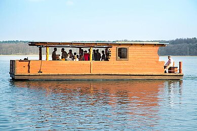 Die Flosstouren über den Labussee direkt am Familienhotel Borchard's Rookhus.