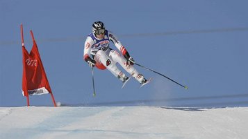 Der ehemalige Skirennfahrer Michael Walchhofer bei einem Skirennen.