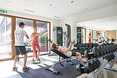 Individuelles Training im Fitnessraum im Familienhotel Das Bayrischzell in Oberbayern