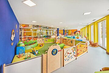 Großer Kinderspielbereich mit Bällebad, Softplayanlage, Kleinkindbereich und vielem mehr im Aigo welcome family.