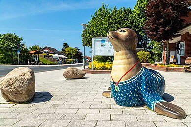 Robben-Statue an der Nordseepromenade in Norden-Norddeich