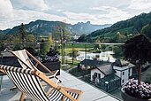 Blick von der Dachterrasse des Familienhotels Post Family Resort im Salzburger Land.