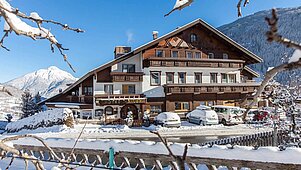 Ansicht auf das Kinderhotel Sailer in Tirol in wundervoller Schneekulisse.