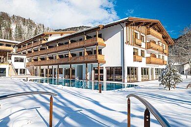 Das Familienhotel Das Bayrischzell in Oberbayern im Winter.