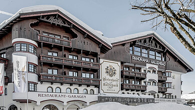 Winteransicht auf das Familienhotel Das Kaltschmid in Seefeld Tirol.