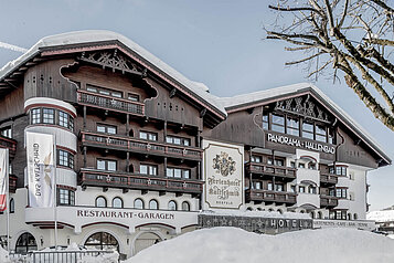 Winteransicht auf das Familienhotel Das Kaltschmid in Seefeld Tirol.