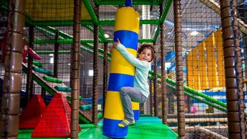 Der Bobos Funpark mit unzähligen Spielmöglichkeiten für Kinder im Familienhotel Kolping Hotel Spa & Family Resort in Ungarn.