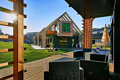 Chalets mit Terrasse im Bernsteinreiter Schlossresort