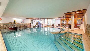 Der Indoor-Pool im Familienhotel Engel im Schwarzwald