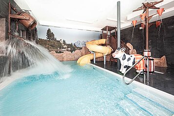 Das Kinderschwimmbad im Family Home Alpenhof in Südtirol.