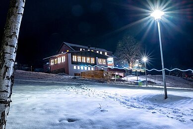 Winteransicht auf das Familienhotel mein Krug im Fichtelgebirge.