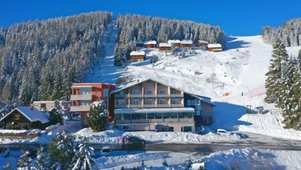 Winterlandschaft des Familienmhotels Alpengasthof Hochegger in Kärnten.