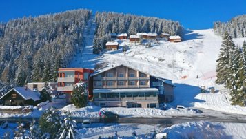 Winterlandschaft des Familienmhotels Alpengasthof Hochegger in Kärnten.