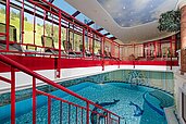 Blick auf den Pool im Familienhotel Zauchenseehof im Salzburger Land