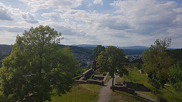 Blick auf die Burgruine Botenlauben in Bad Kissingen.