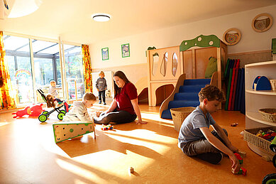 Kinder spielen im Happy-Club von Monikas Ferienhof.