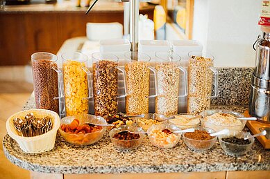 Cerealien und Müsli im Buffet vom Familienhotel Kinderhotel Sailer in Pitztal.